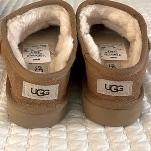 UGG women’s classic slipper